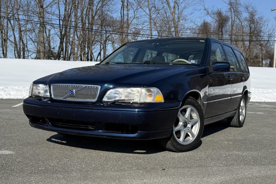2000 Volvo V70 sold for $5,600