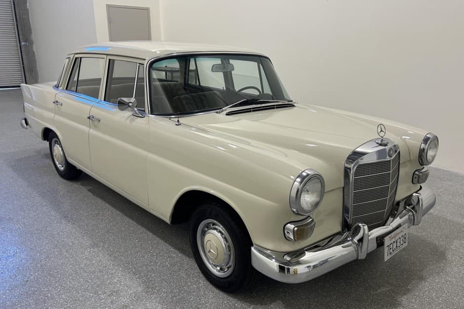 1966 Mercedes-Benz W110 sold for $7,900