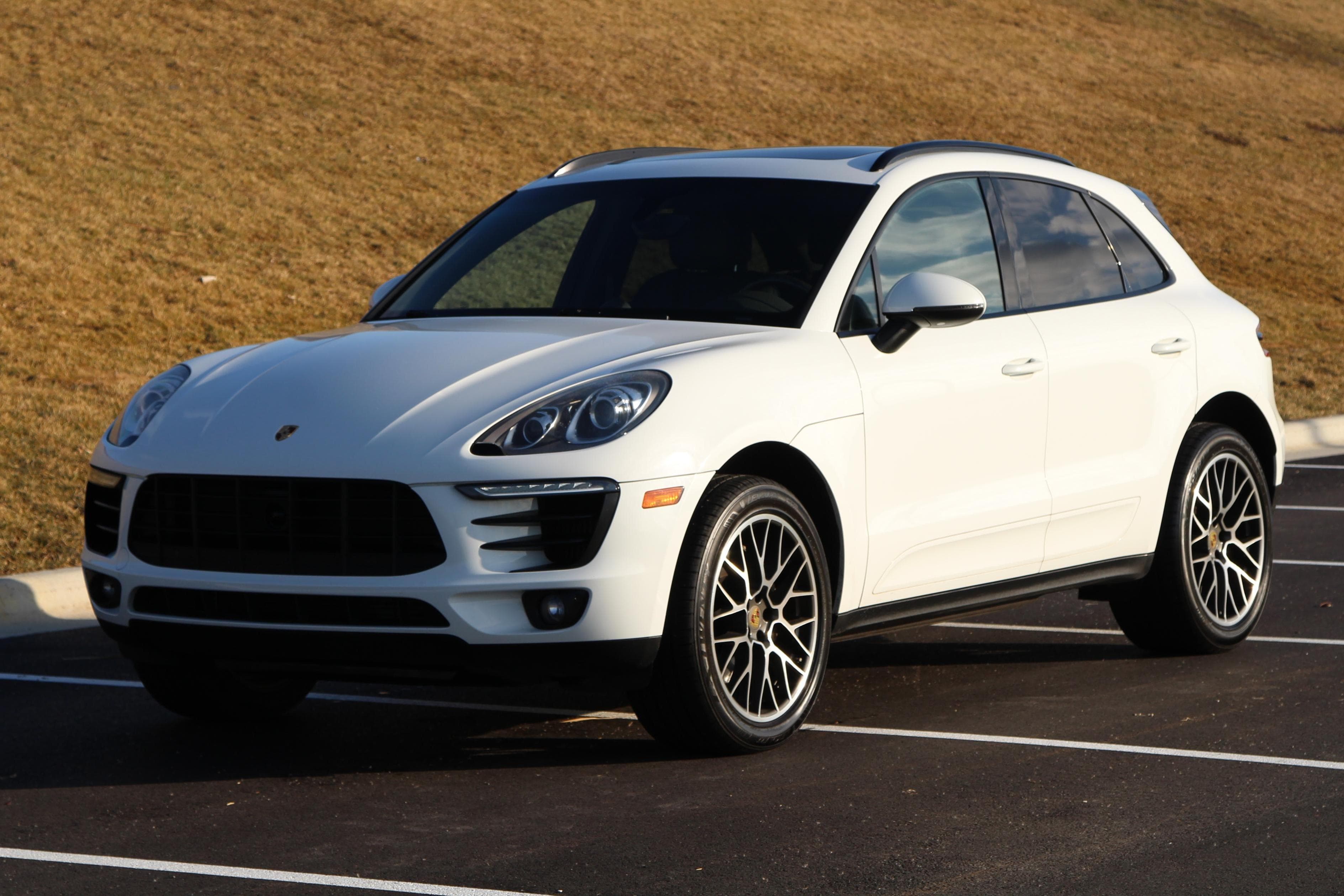 2015 Porsche Macan sold for $12,259