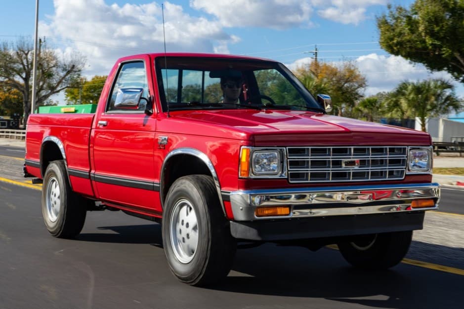 1989 Chevrolet S-10 (1982-1993) sold for $8,400