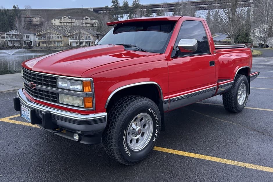1993 Chevrolet C/K GMT400 (1988-2002) sold for $15,300