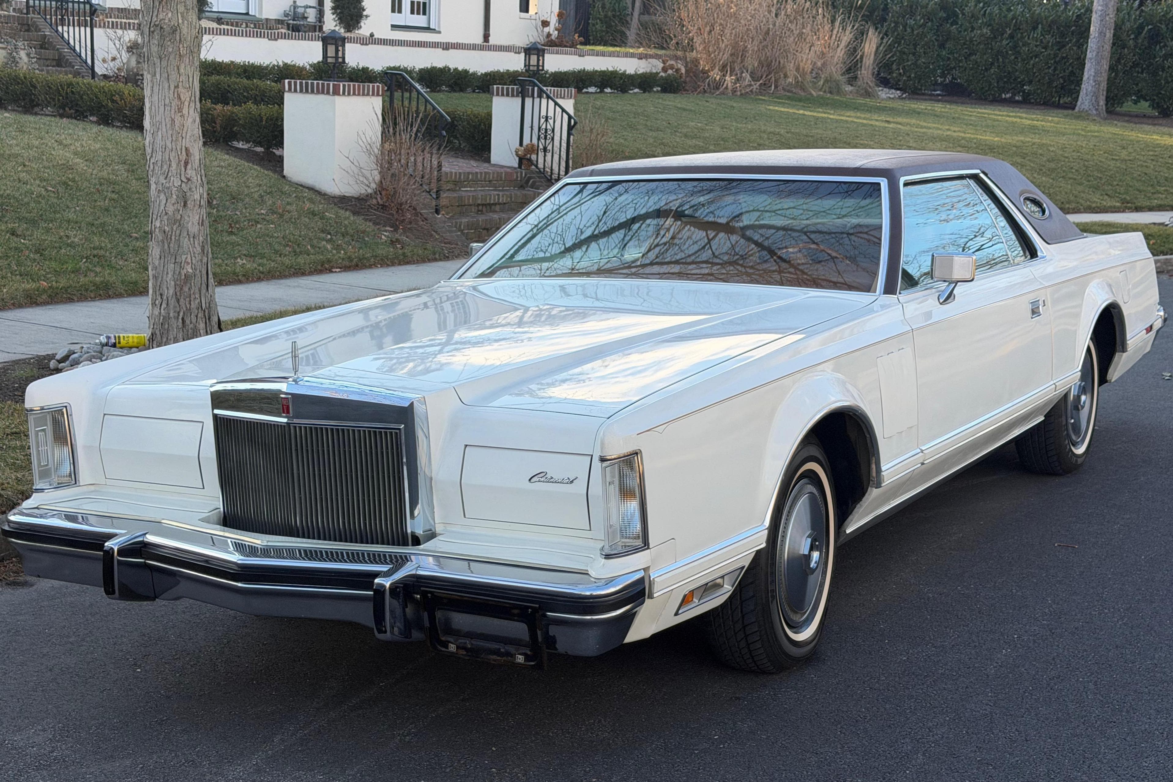 1978 Lincoln Mark V sold for $10,300