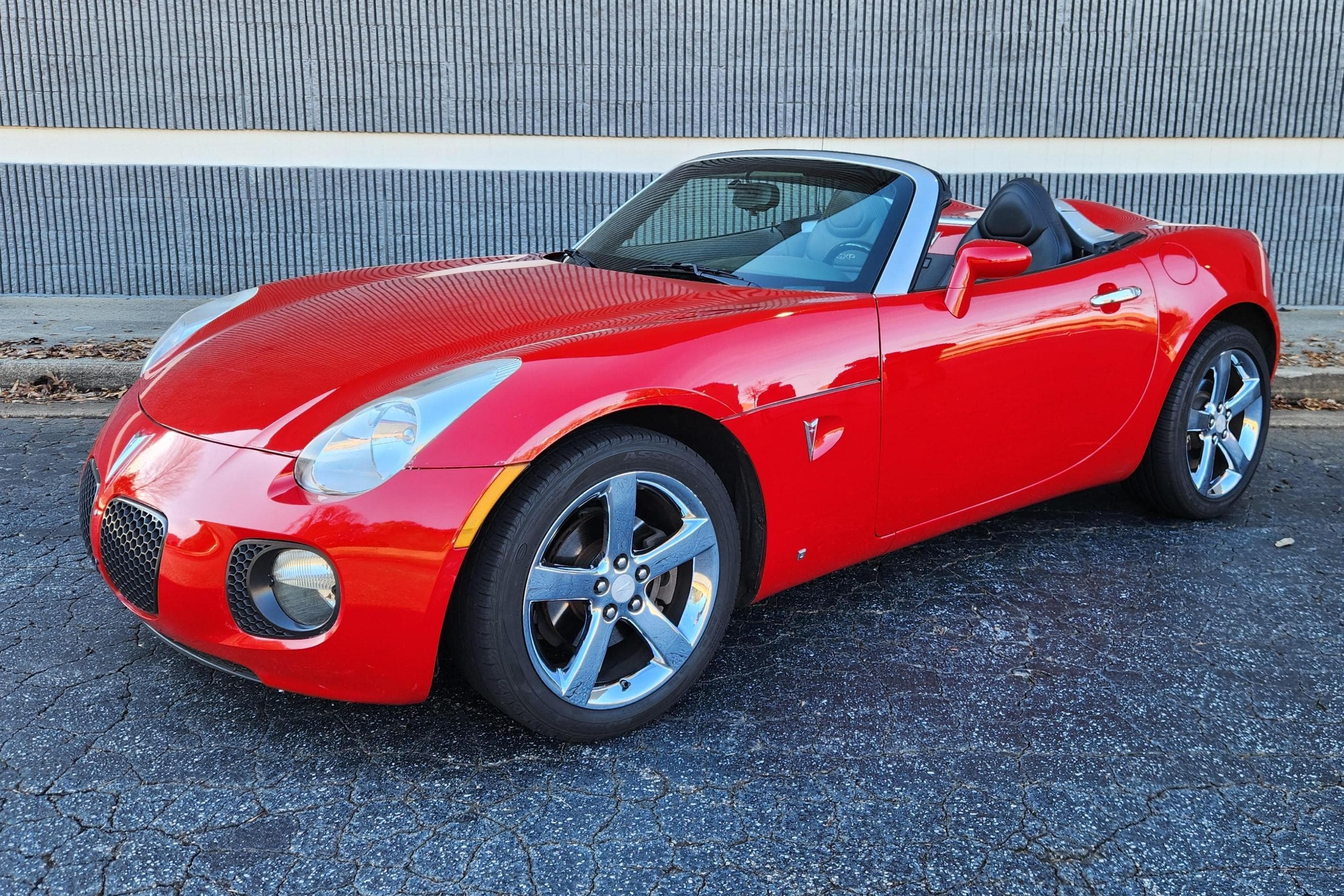 2008 Pontiac Solstice sold for $6,777
