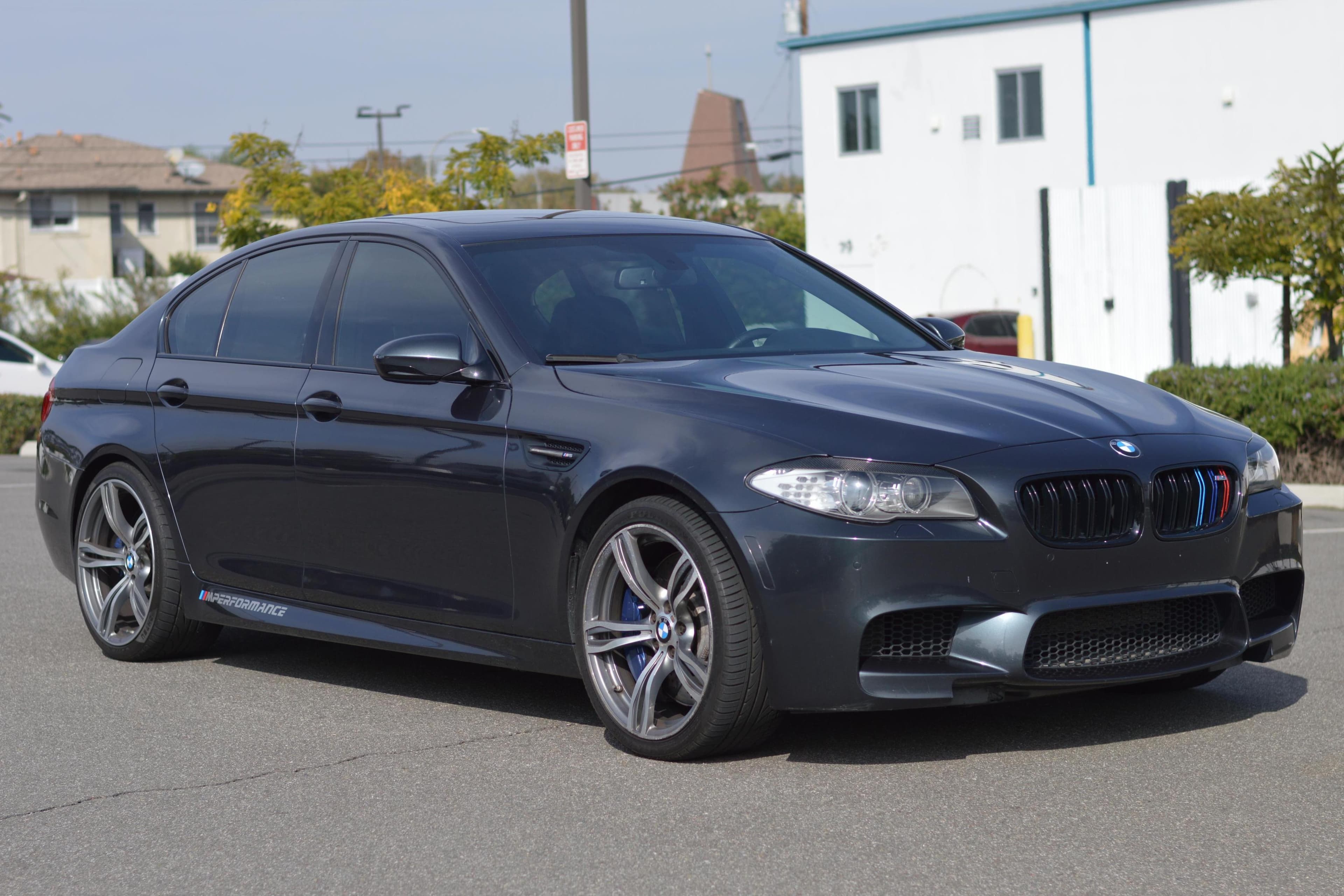 2013 BMW F10 M5 sold for $14,800