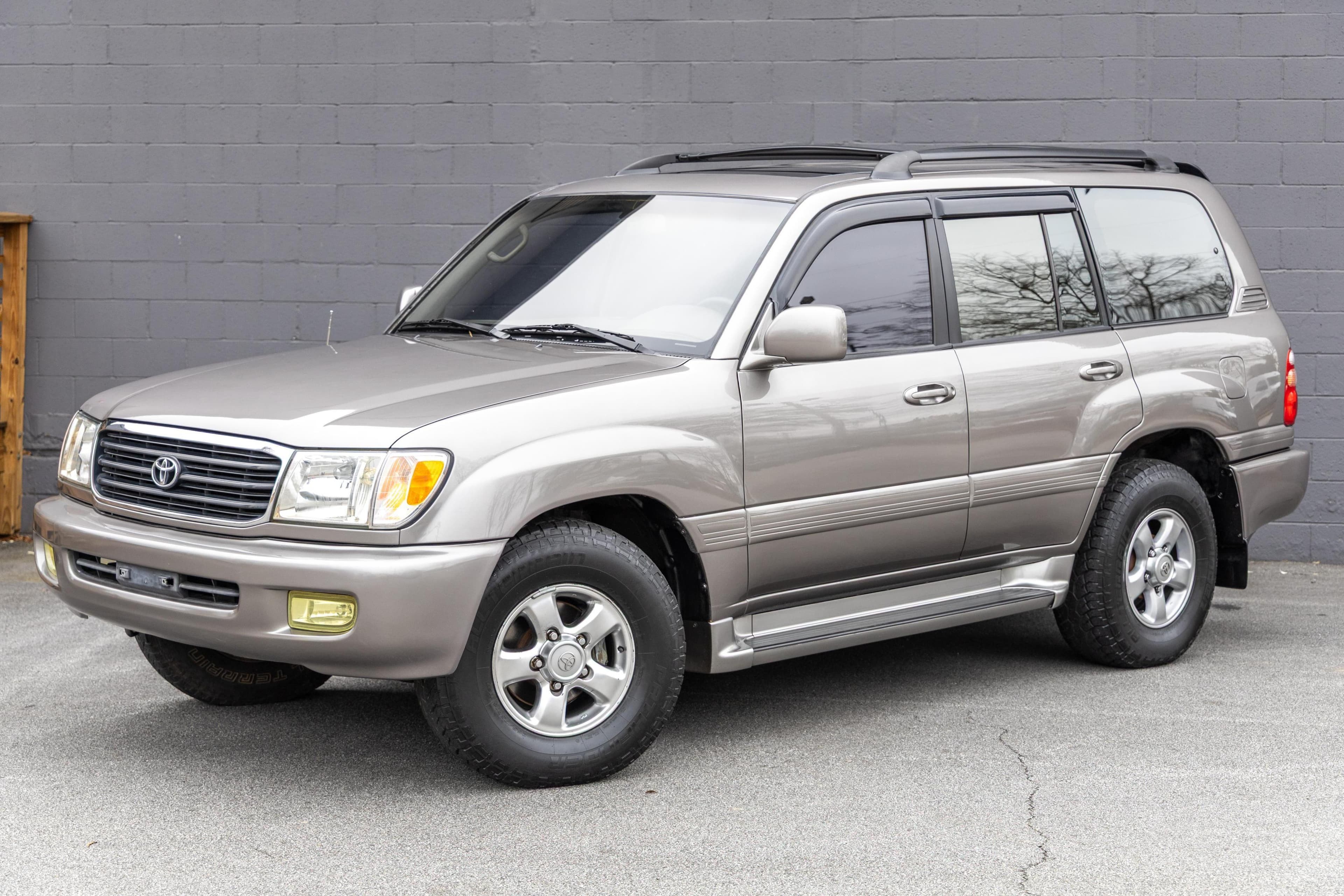 2001 Toyota Land Cruiser sold for $12,500