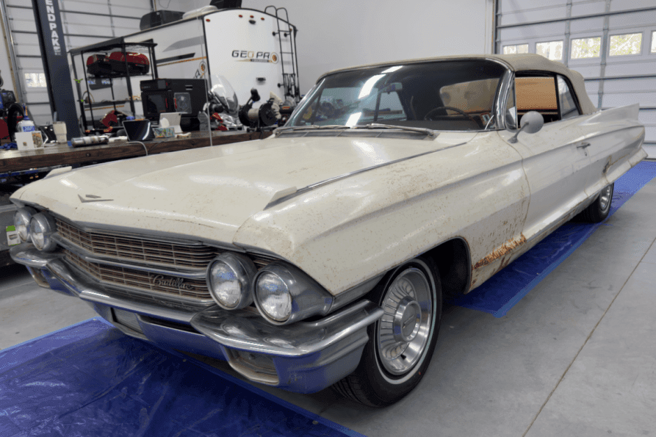 1962 Cadillac Series 62 sold for $9,500