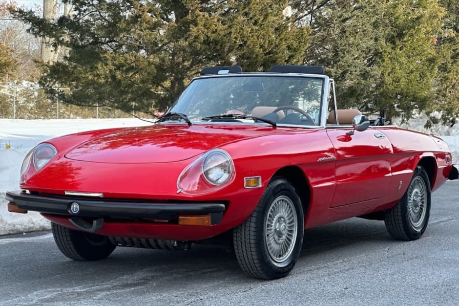 1981 Alfa Romeo 105/115 Spider Series 2 sold for $22,000