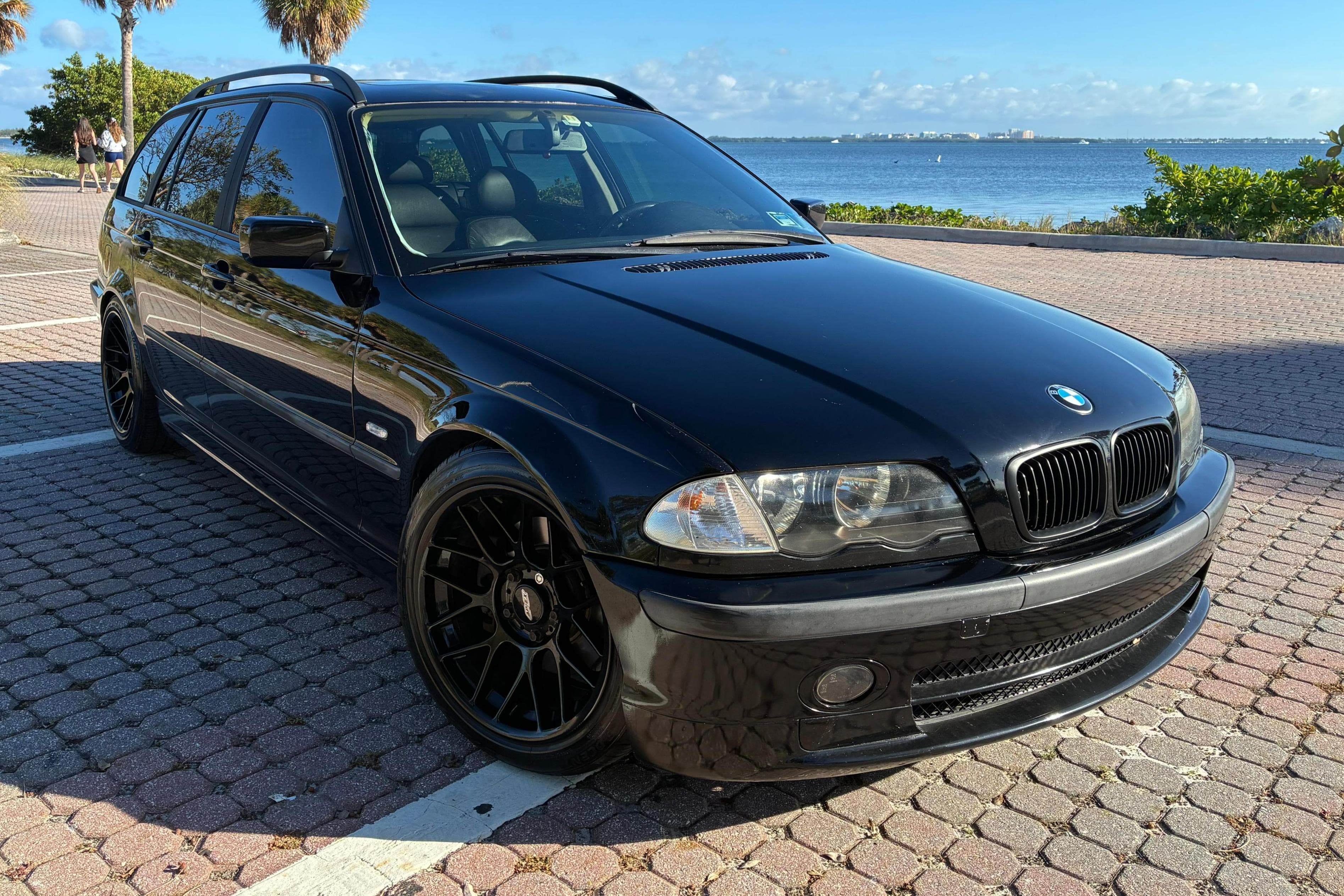 2000 BMW 3 Series sold for $8,100