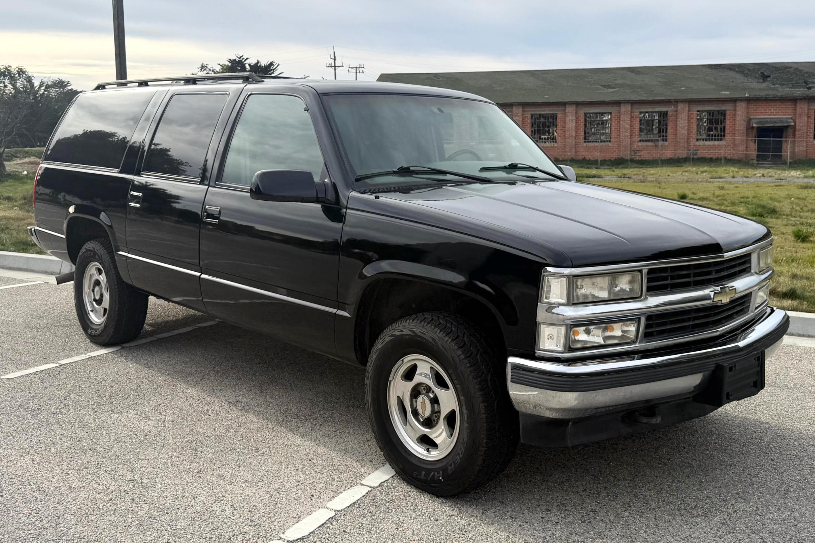 1996 Chevrolet Suburban sold for $5,600