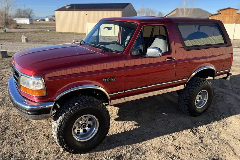 1996 Ford Bronco 4th-5th Generations 1987-1996 sold for $20,350