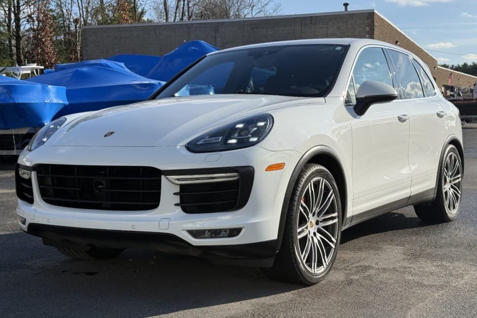 2015 Porsche 958 Cayenne (2011-2018) sold for $27,250