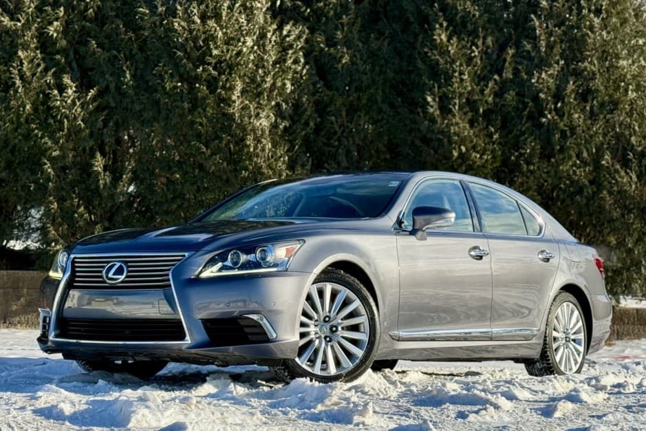 2013 Lexus LS Sedan sold for $25,250