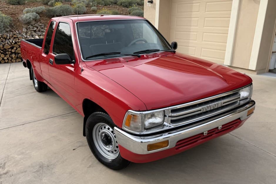 1990 Toyota Pickup (N80/90/100/110 1989-1997) sold for $9,101