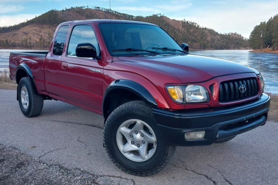 2001 Toyota Tacoma (N1X0 1995-2005) sold for $7,900
