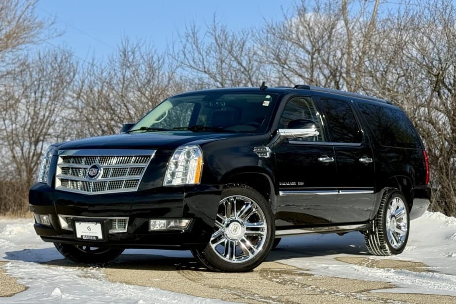 2011 Cadillac Escalade & EXT GMT900 (2007-2014) sold for $24,777