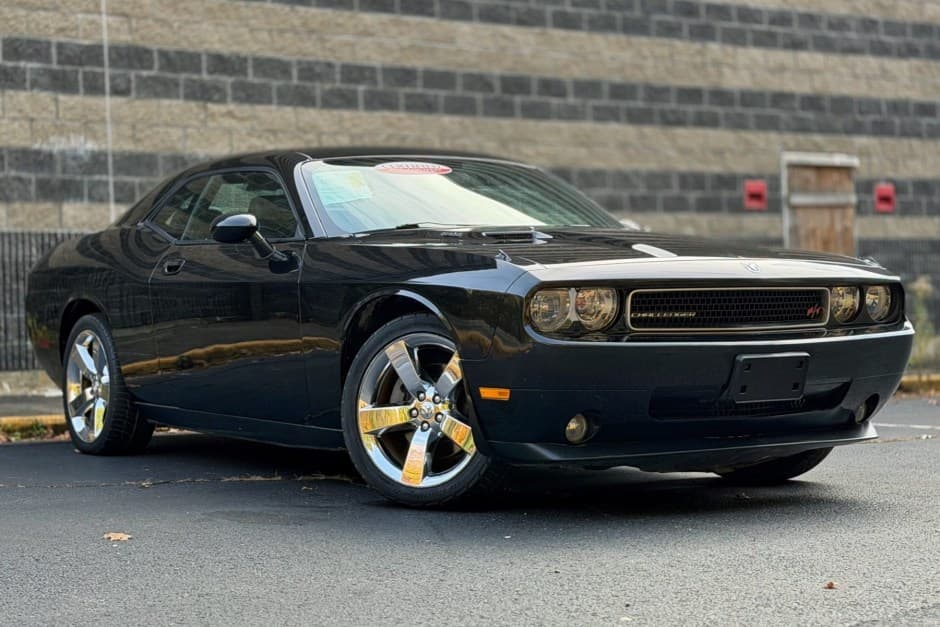 2010 Dodge Challenger (non-SRT, 2009-2023) sold for $15,250