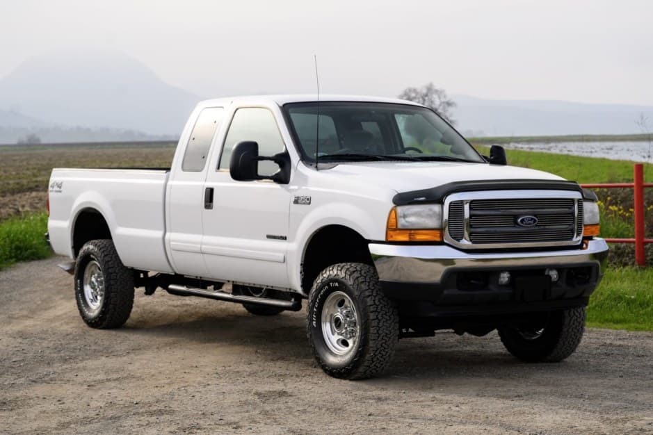 2001 Ford Super Duty 1999-2007 sold for $33,900