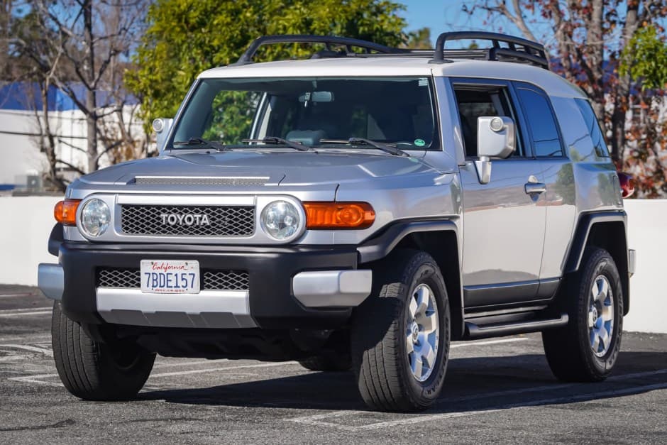 2007 Toyota FJ Cruiser sold for $14,000