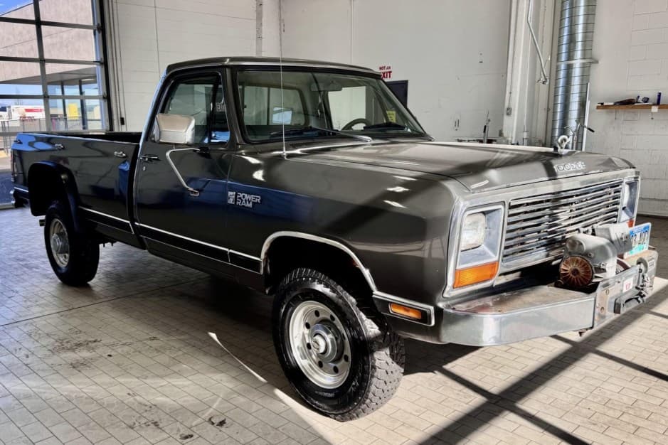 1984 Dodge Ram (1981-1993) sold for $9,300