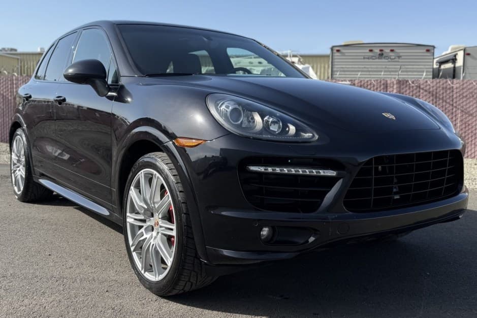 2014 Porsche 958 Cayenne (2011-2018) sold for $19,500