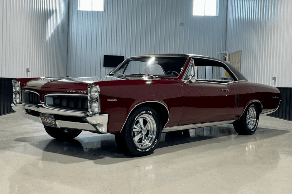 1967 Pontiac Tempest / LeMans sold for $30,250
