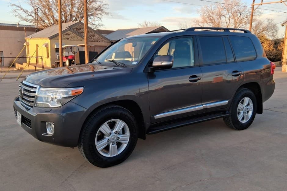2014 Toyota Land Cruiser 200-Series sold for $52,500