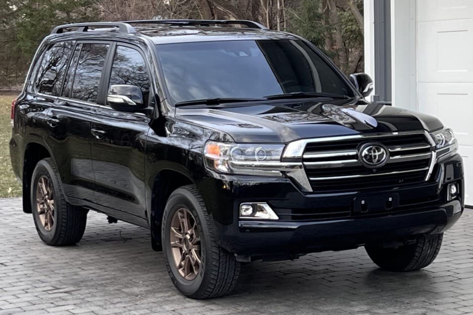 2021 Toyota Land Cruiser 200-Series sold for $131,500