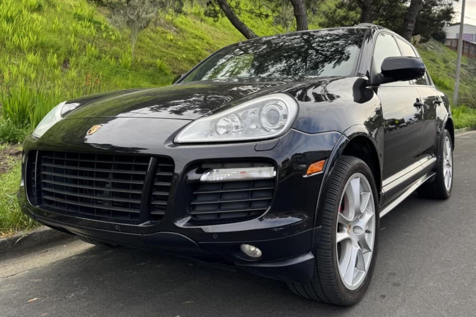 2009 Porsche 955/957 Cayenne (2003-2010) sold for $14,250