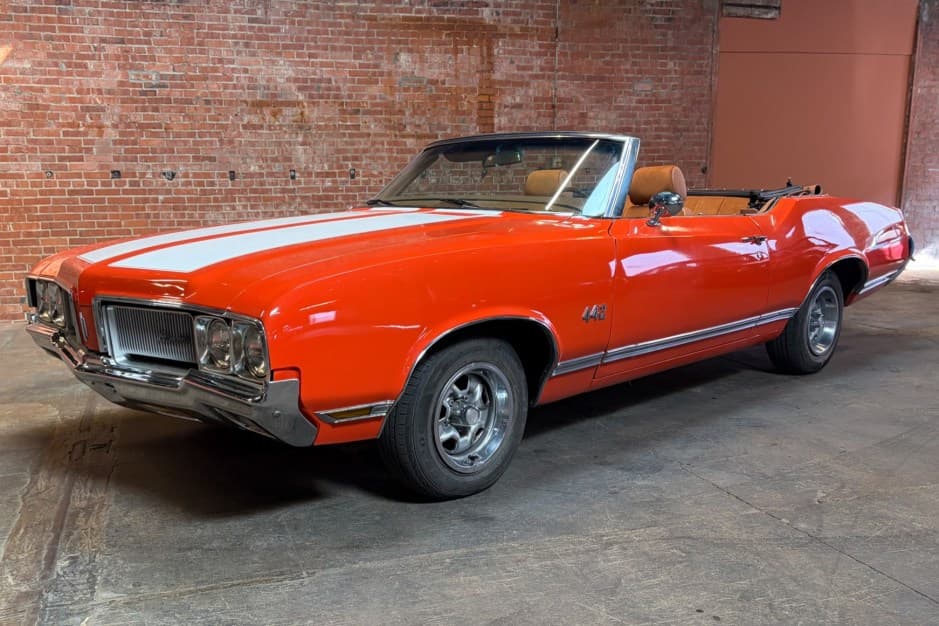 1970 Oldsmobile Cutlass sold for $28,570