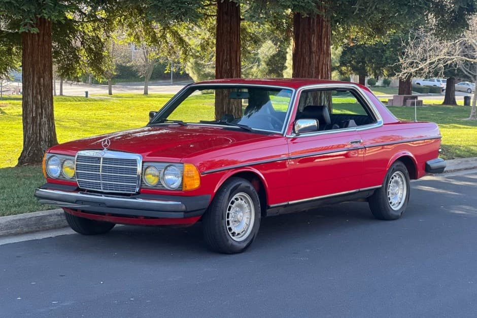 1983 Mercedes-Benz W123 sold for $21,250
