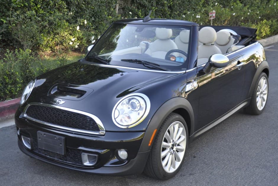 2011 Mini R57 Convertible sold for $9,800