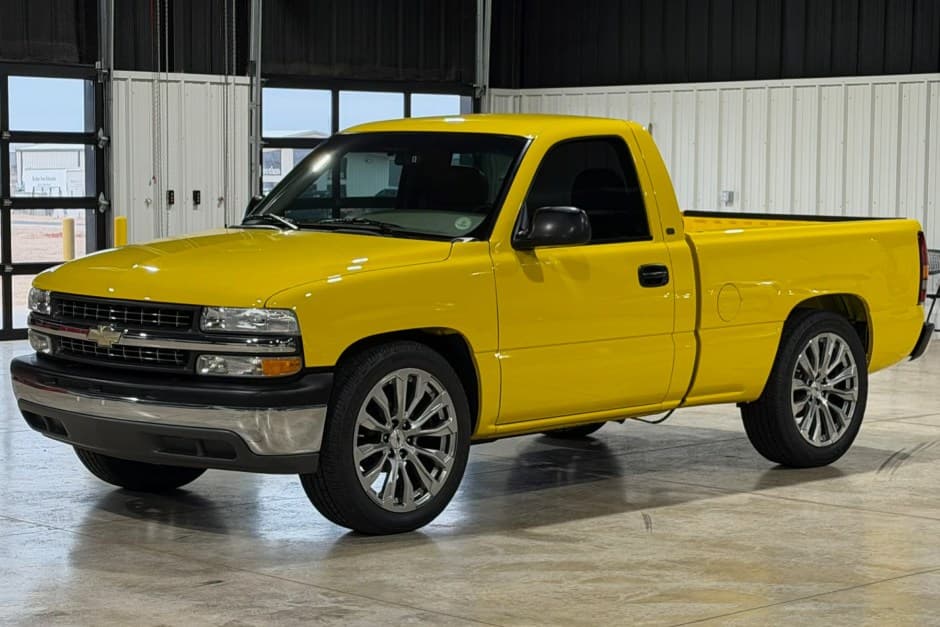 2002 Chevrolet Silverado GMT800 (1999-2007) sold for $30,000
