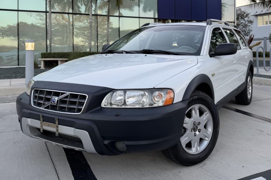 2005 Volvo XC70 sold for $8,350