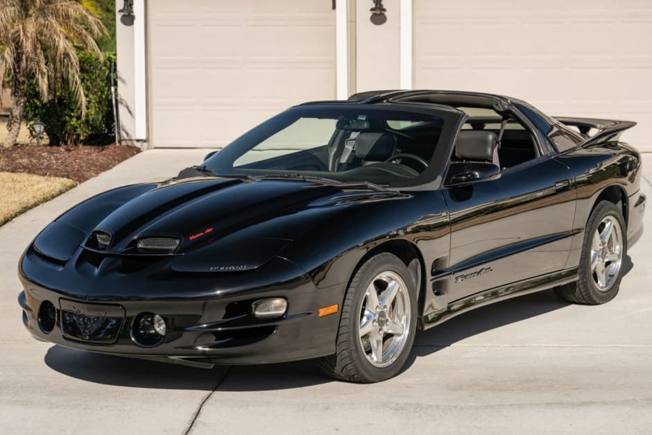 2000 Pontiac Firebird (4th Generation – 1993-2002) sold for $23,255