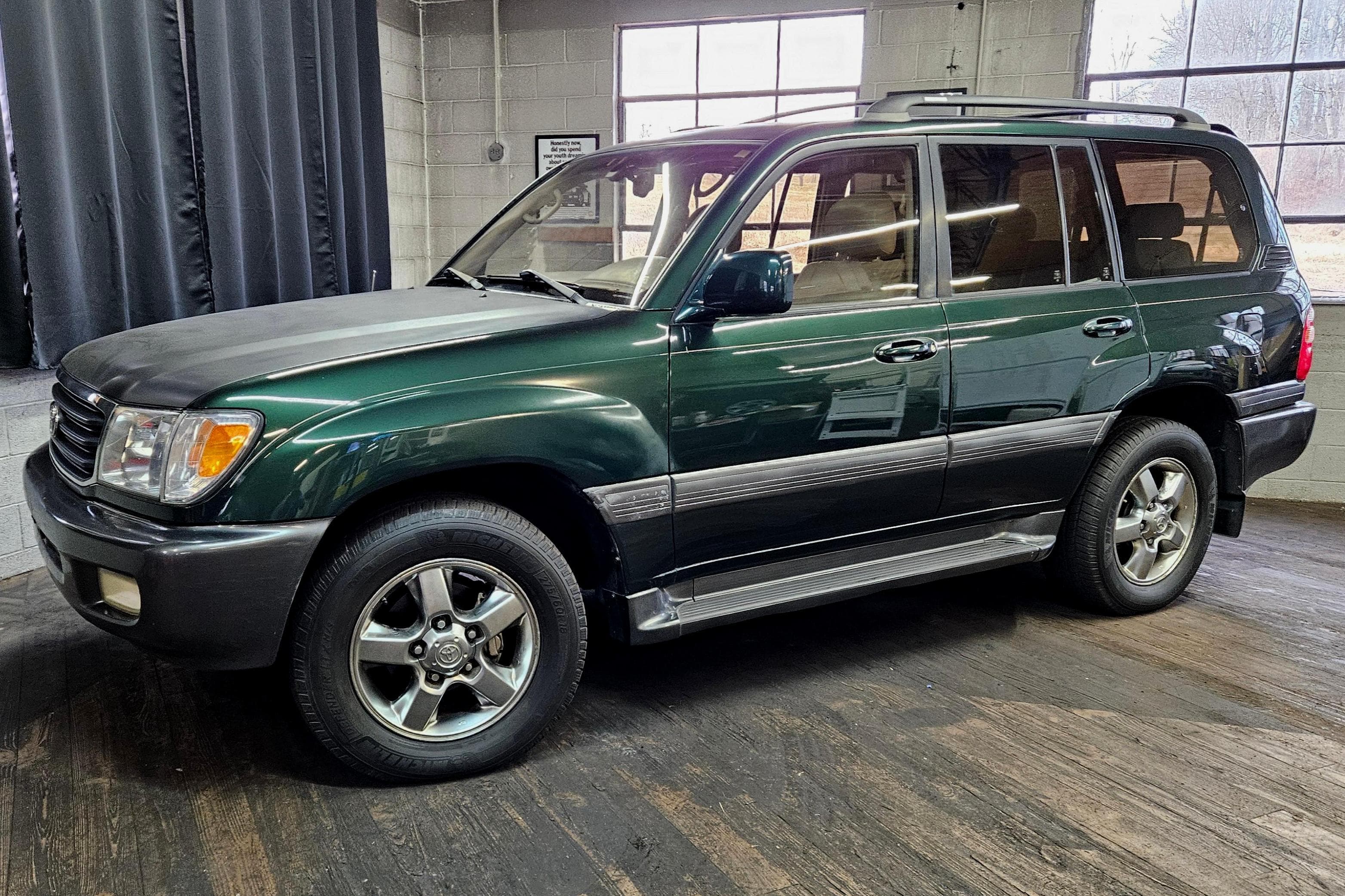 2000 Toyota Land Cruiser sold for $8,400