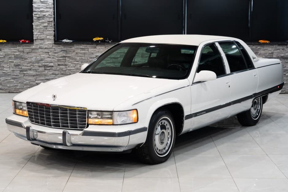 1995 Cadillac Fleetwood 1985-1996 sold for $31,000