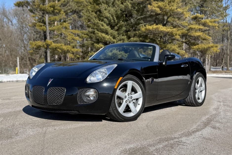 2007 Pontiac Solstice sold for $8,400