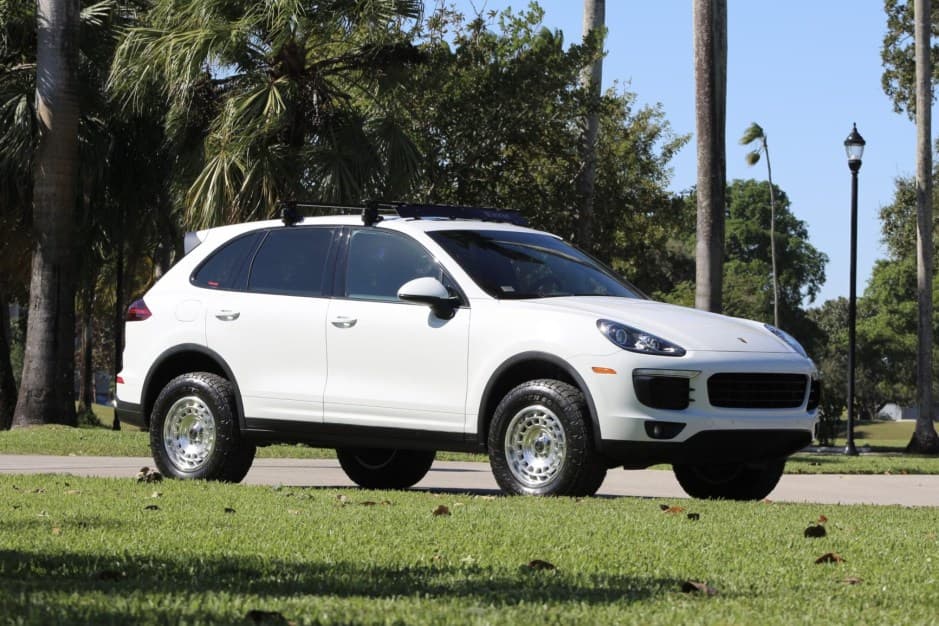 2016 Porsche 958 Cayenne (2011-2018) sold for $16,000