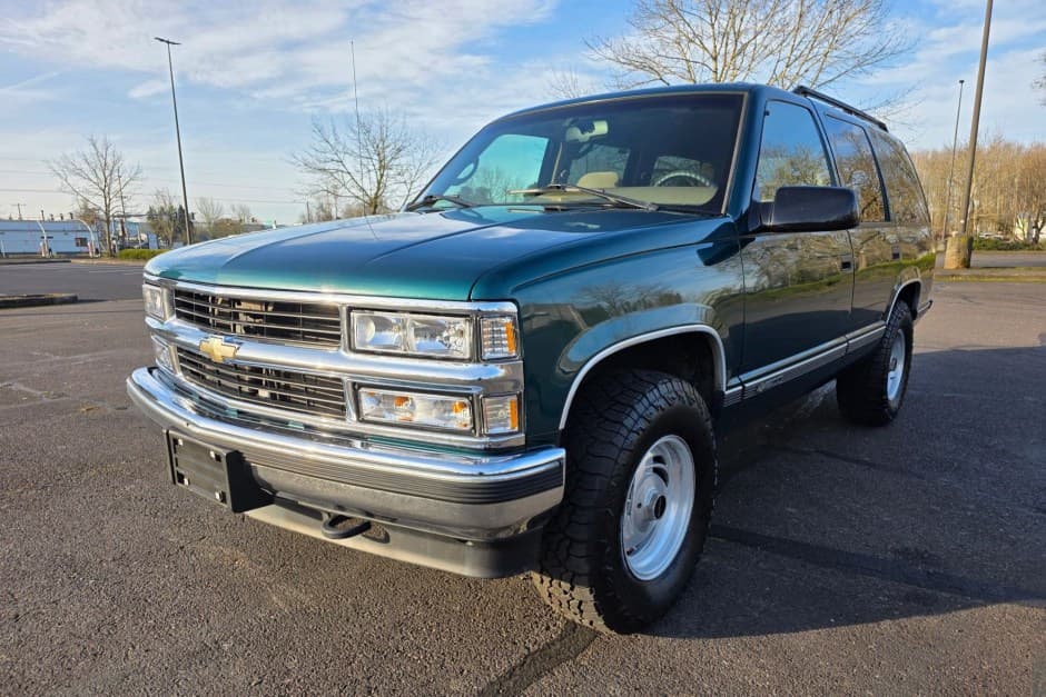 1995 Chevrolet Tahoe GMT400 sold for $8,500