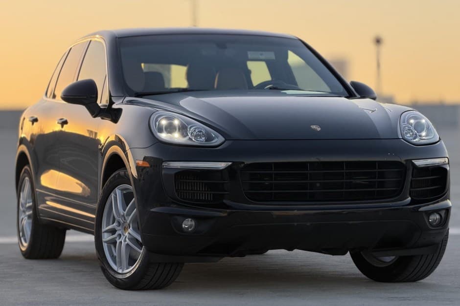 2016 Porsche 958 Cayenne (2011-2018) sold for $30,000
