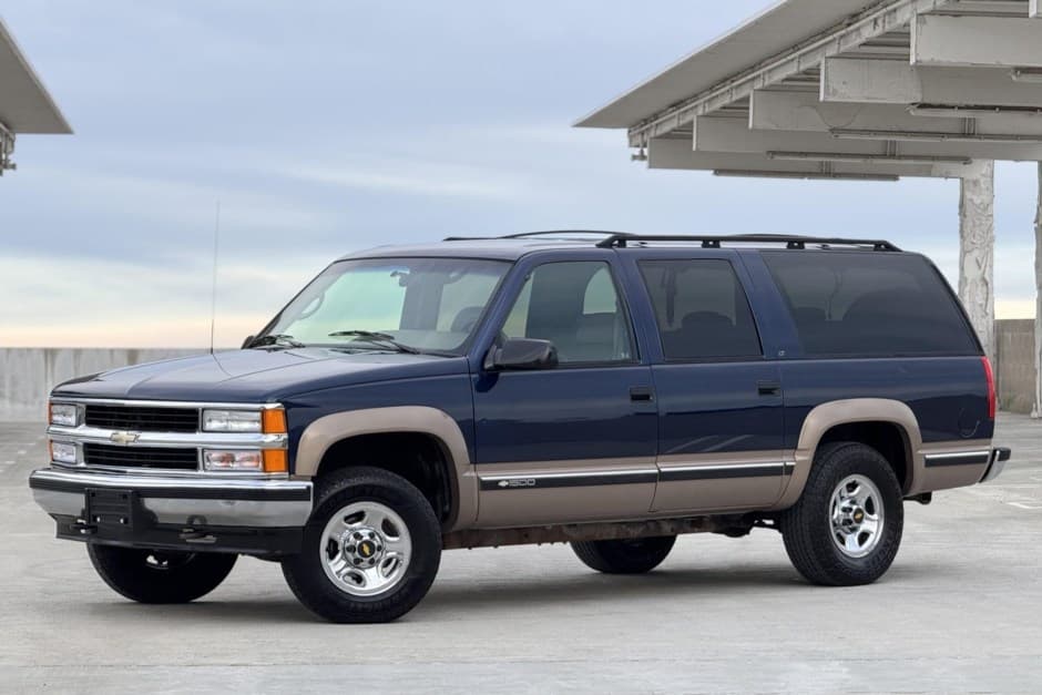 1995 Chevrolet Suburban (GMT400 1992-1999) sold for $9,771