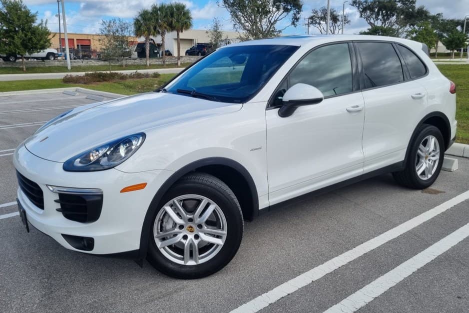 2015 Porsche 958 Cayenne (2011-2018) sold for $21,500
