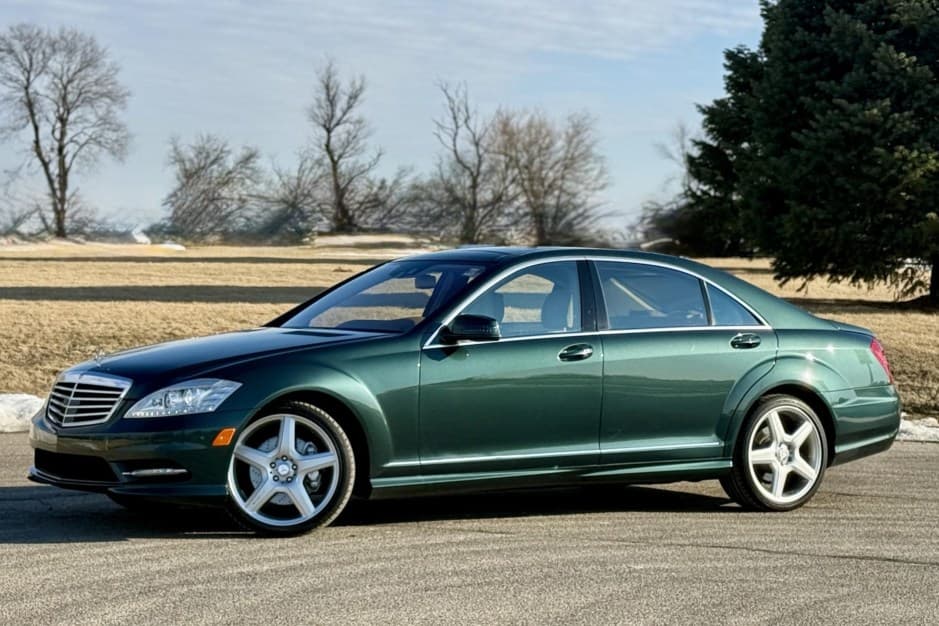 2013 Mercedes-Benz W221 S-Class sold for $29,500