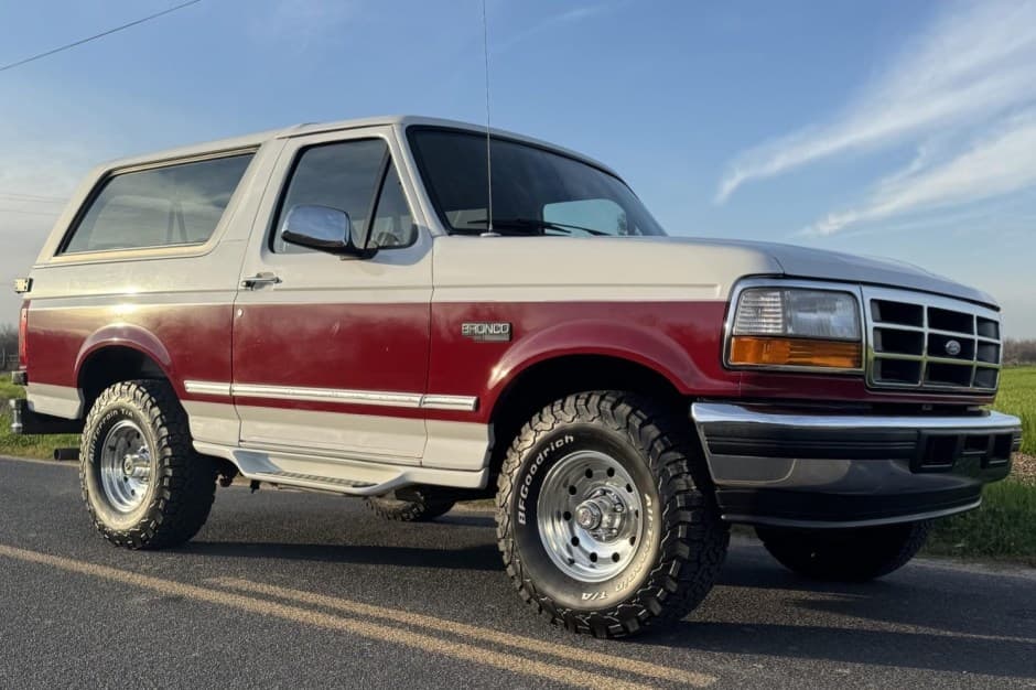 1996 Ford Bronco 4th-5th Generations 1987-1996 sold for $21,500
