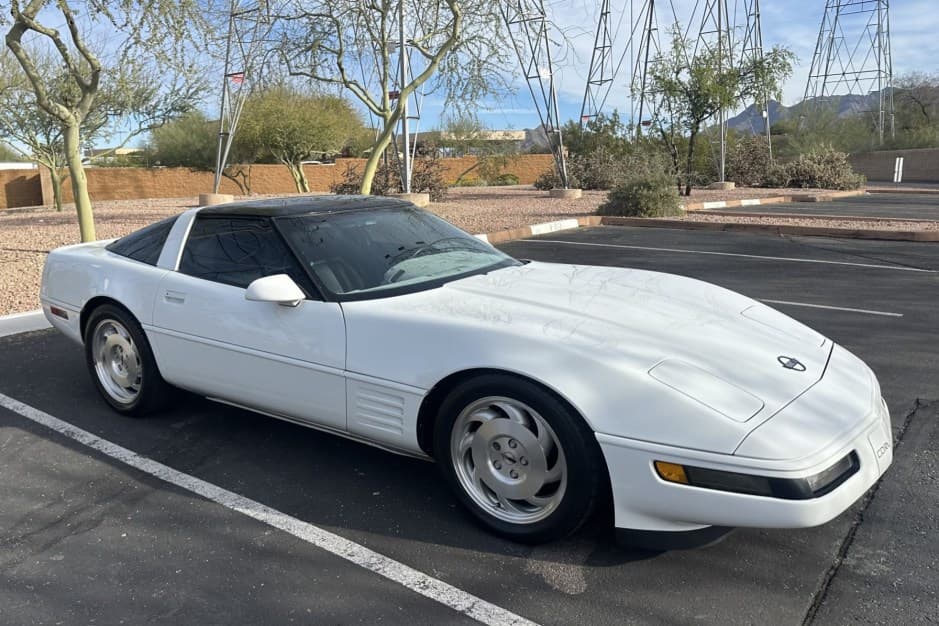 1993 Chevrolet Corvette C4 Coupe (1992-1996) sold for $10,000