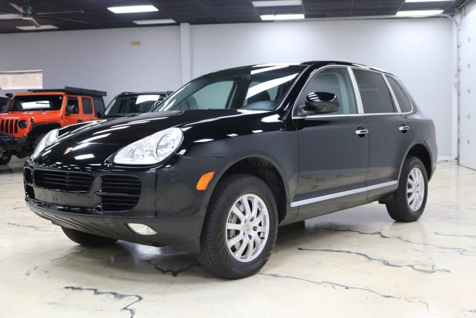 2006 Porsche 955/957 Cayenne (2003-2010) sold for $9,300