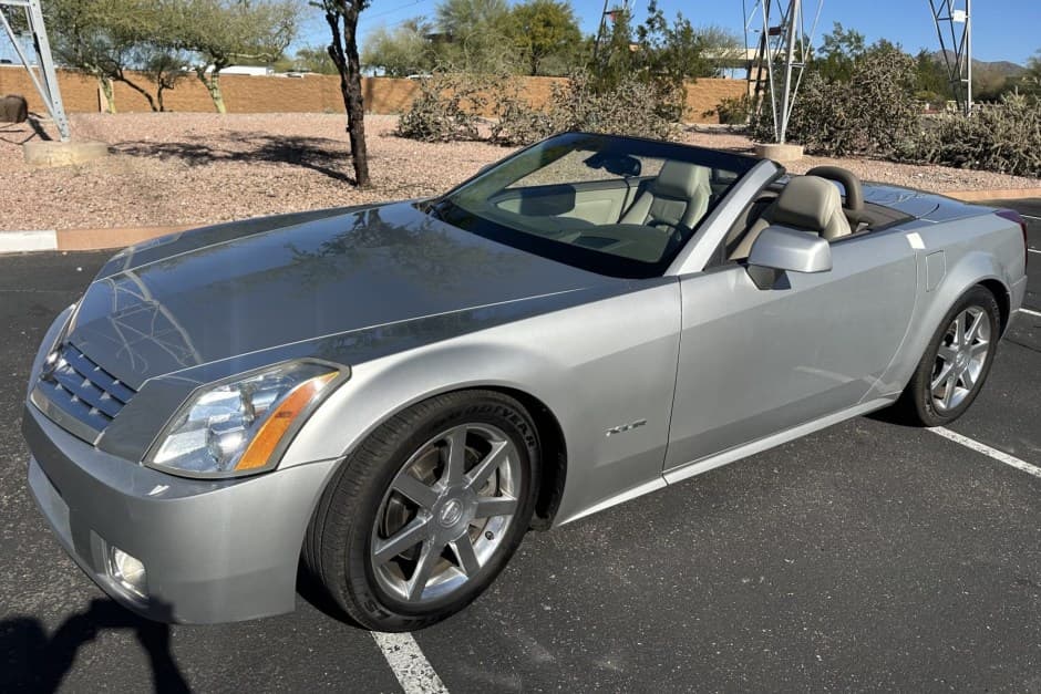 2005 Cadillac XLR sold for $18,500