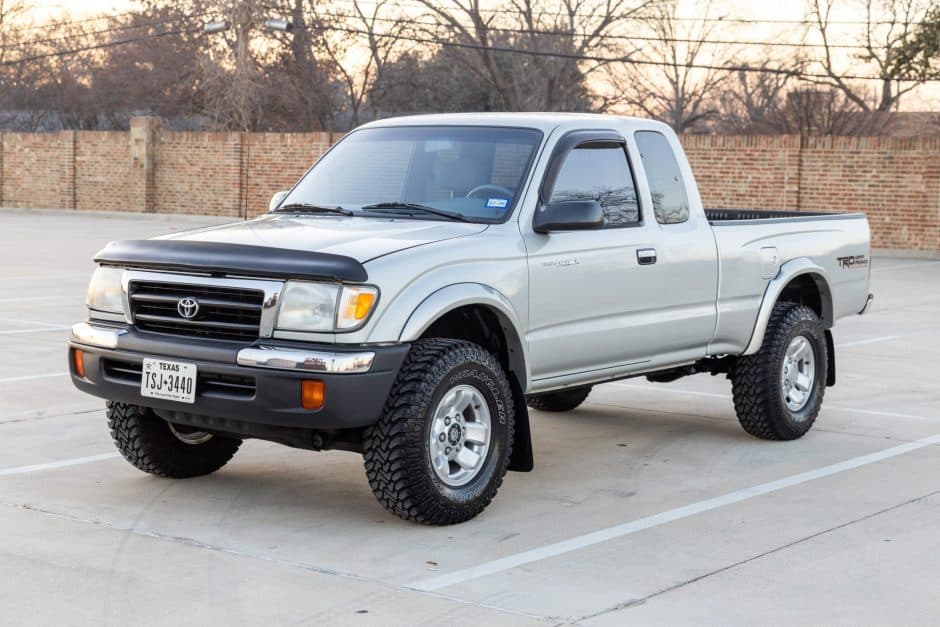 2000 Toyota Tacoma (N1X0 1995-2005) sold for $27,250