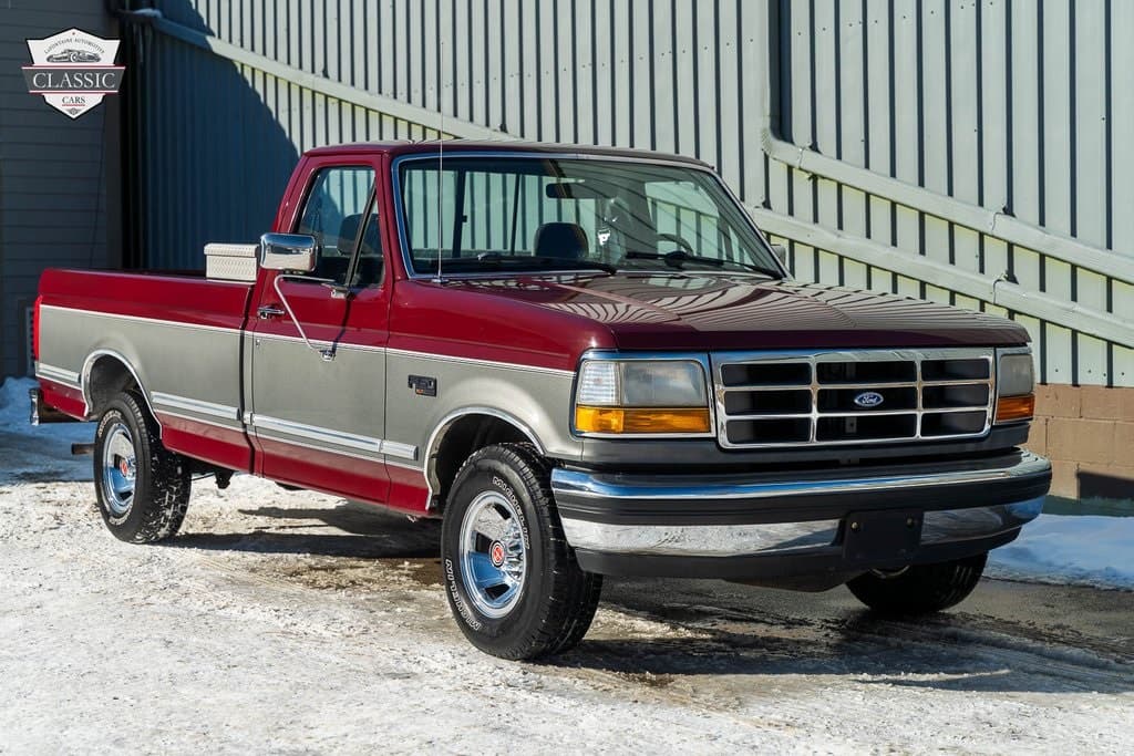 1992 Ford F-150 XLT Lariat sold for $17,325