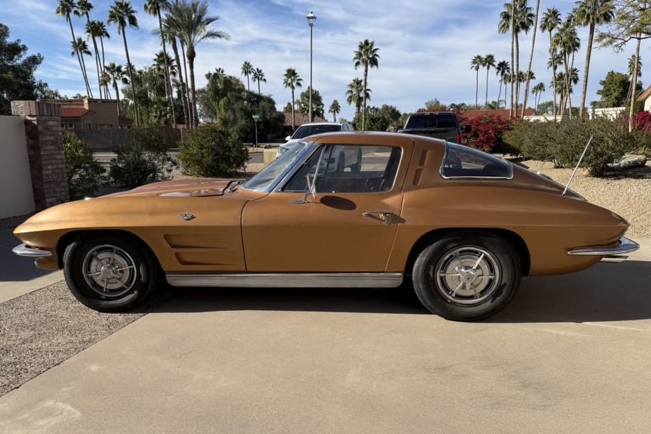 1963 Chevrolet Corvette C2 sold for $105,000